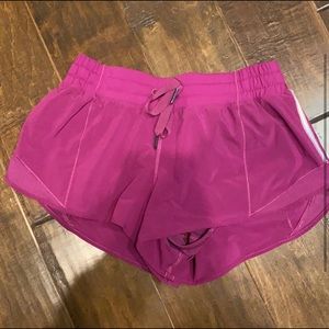 Lululemon hotty hot shorts 2.5”